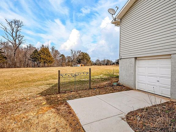 4th image of 6140 Burgess Falls Rd