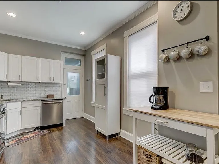 264 S Highland Ave — Photo 4