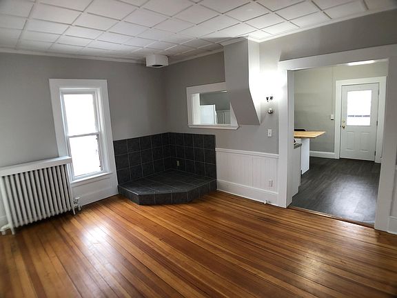 3rd image of 402 2nd Ave NE APT 3