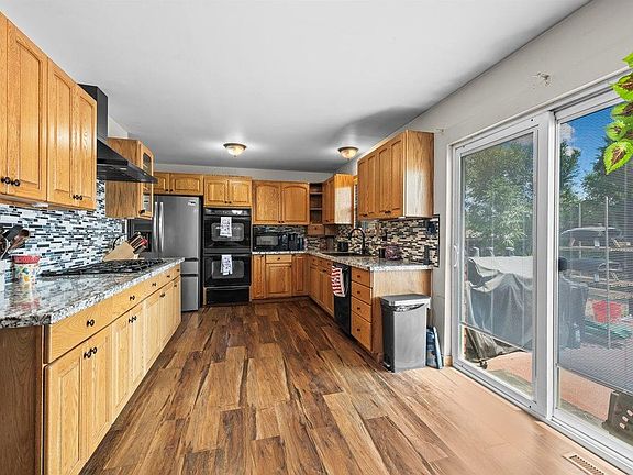 5th image of 214 Johnson St