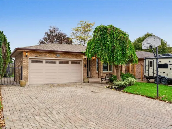 8 Valanna Ct, Hamilton, ON L9C 7A3