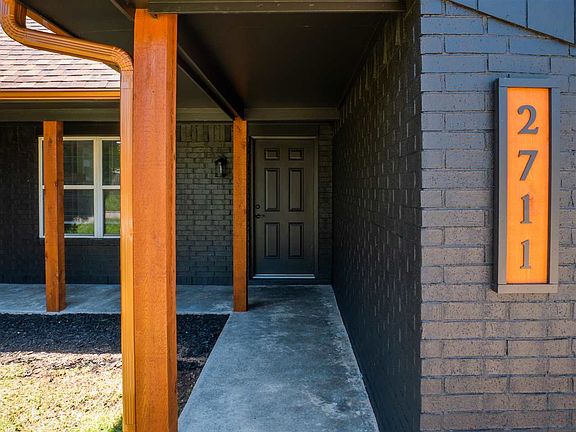 5th image of 2711 NE Bell Ave
