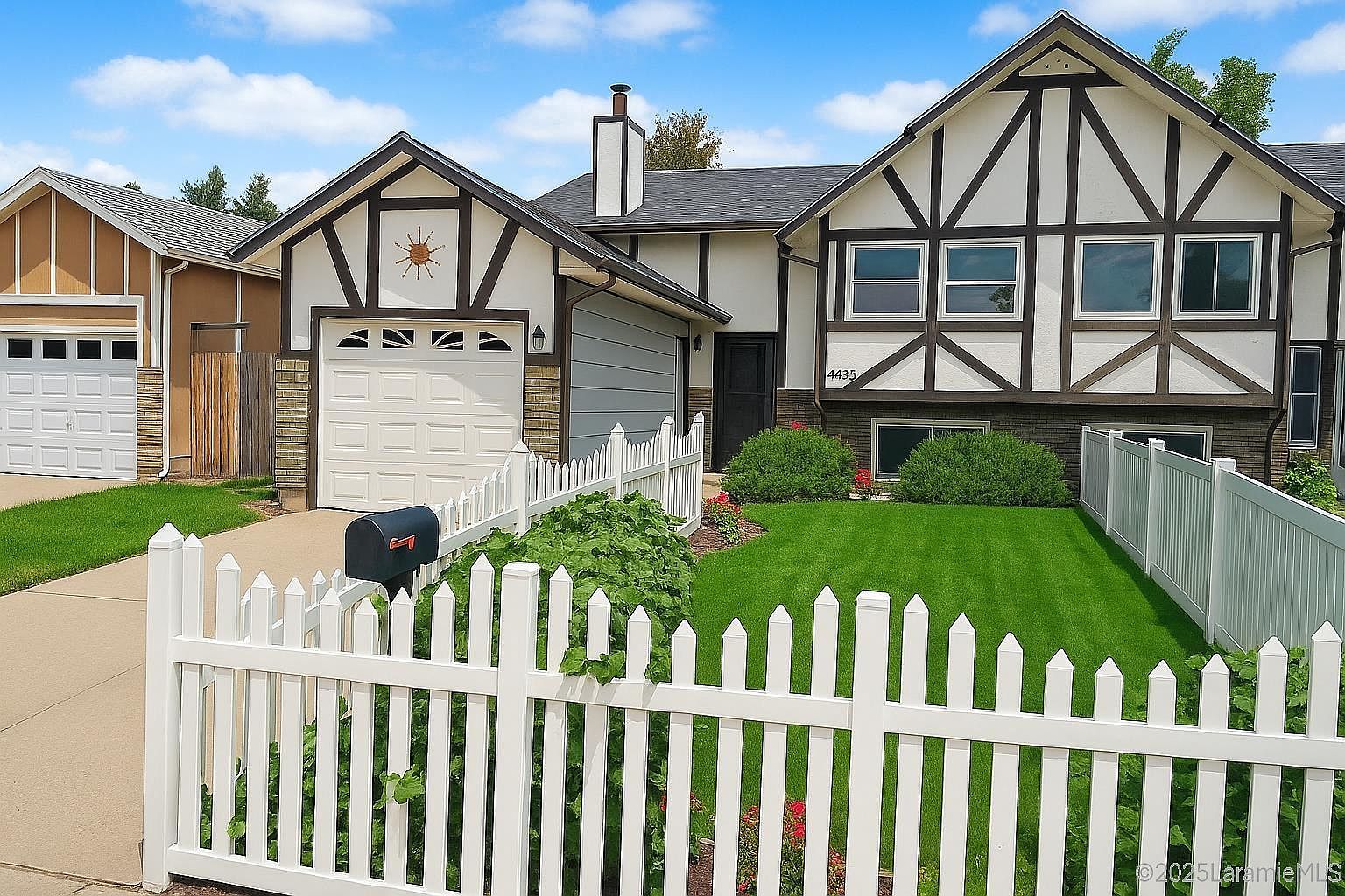 みけ 4403 Comanche Dr, Laramie, WY 82072 | Zillow