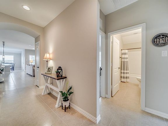 3rd image of 1552 Westborough Dr