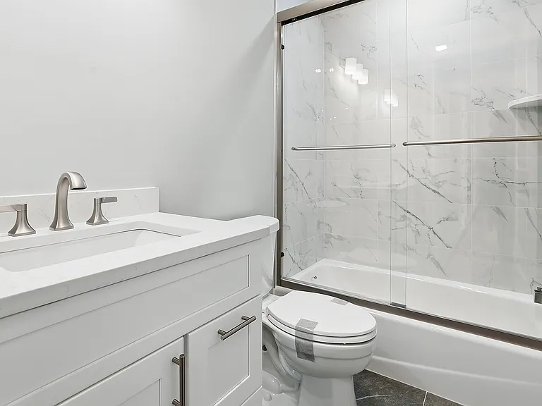 560-562 Warburton Ave #2A — Photo 11