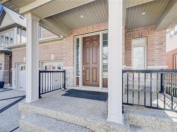 4th image of 588 Beckview Cres