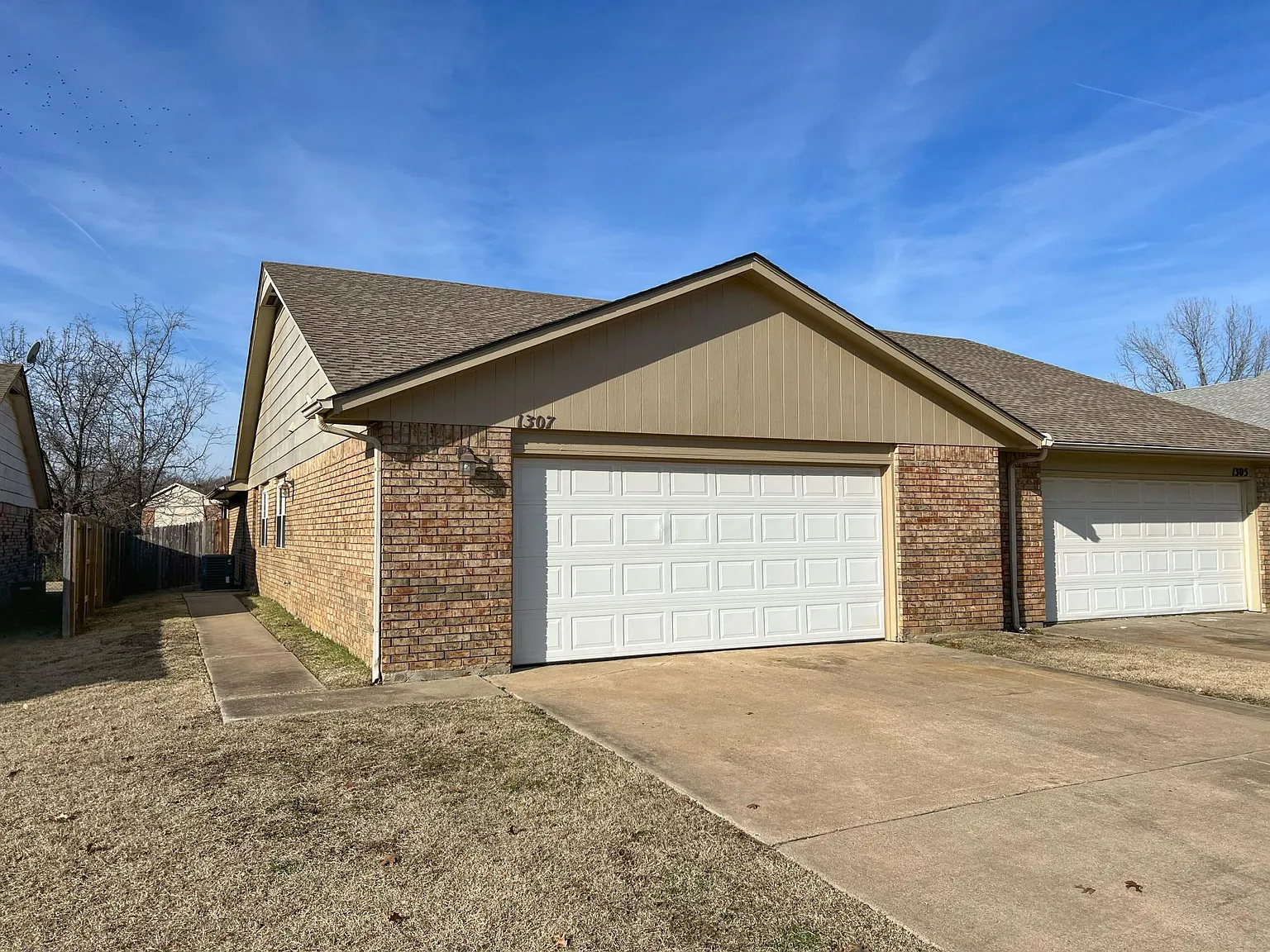 3 bed, 1294 sqft, $1,395 — Photo 1