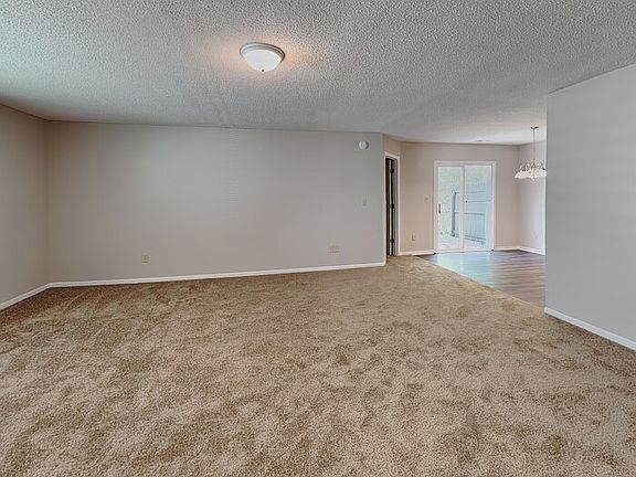 4th image of 4440 Riverbrook Ln