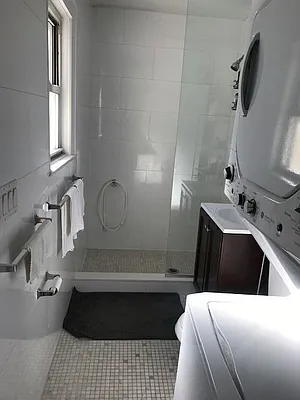 Rented by Paramount Realty Management | media 36