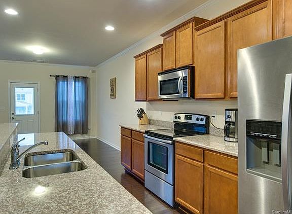 5th image of 8415 Empress Ct