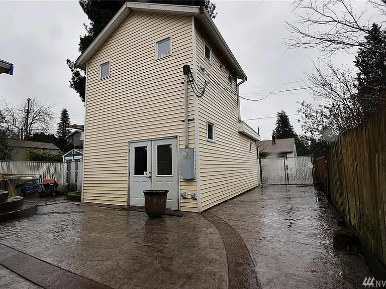 10320 Midvale Ave N — Photo 18