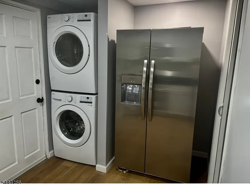 2 bed, 1.0 bath, $1,900 — Photo 3