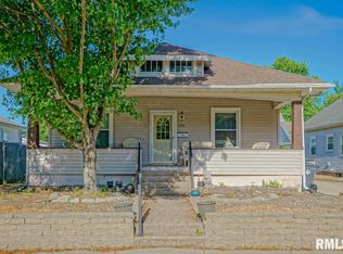 636 S 12th St, Pekin, IL 61554