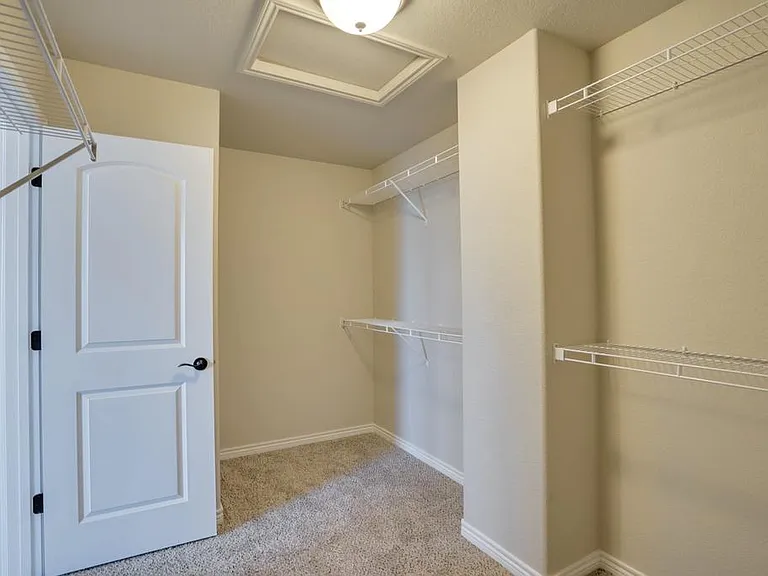 1525 Heirloom Dr — Photo 32