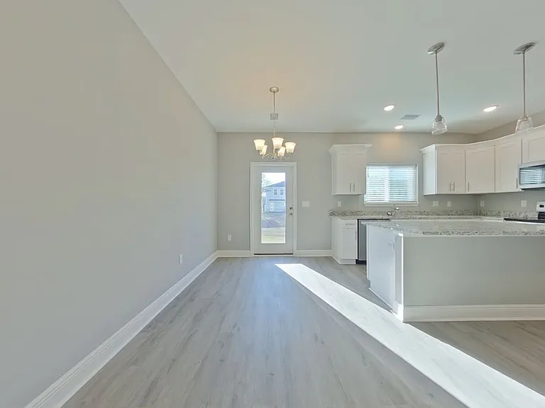 814 Kenneth Dr — Photo 7
