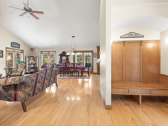 5th image of 10658 Meadow Ln