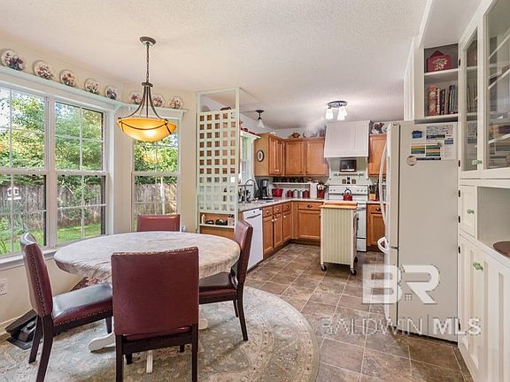 5th image of 333 Cahaba St