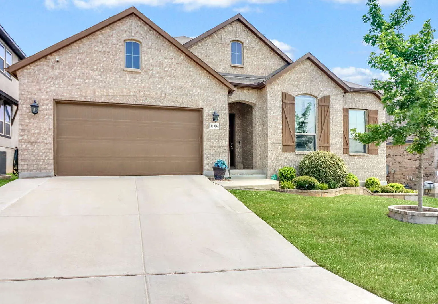 4 bed, 3.5 bath, 2868 sqft, $2,800 — Photo 2