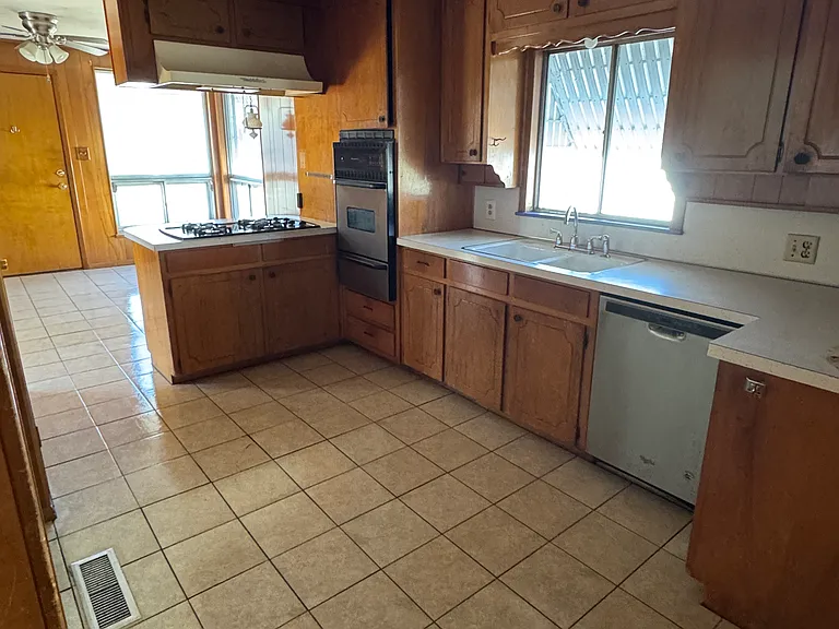 2204 Tierney Rd — Photo 6