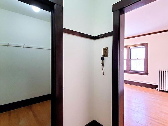2nd image of 115 Bedford St SE APT 12