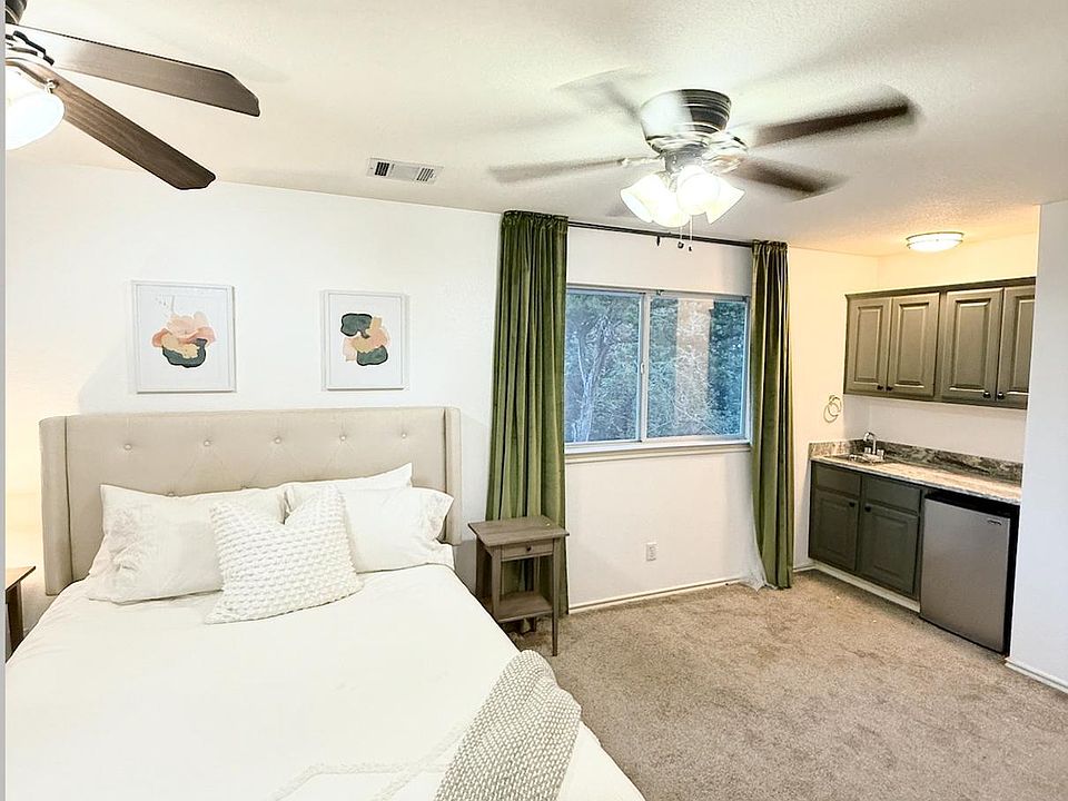 Guest Bedroom 1 (Queen)+Kitchenette