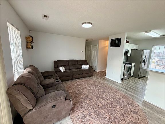 4th image of 110 Wyndham Dr