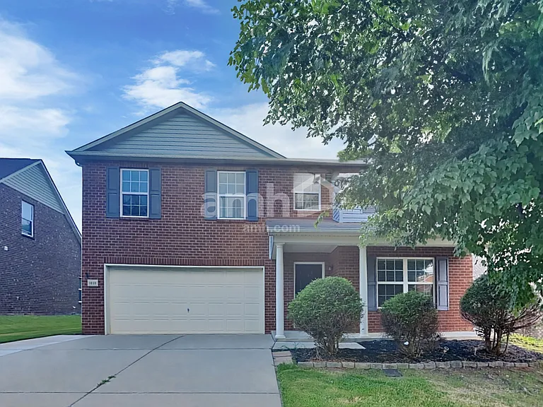 1010 Harmony Ln — Photo 1