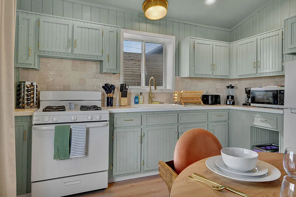 2 bed, 630 sqft, $1,200 — Photo 3