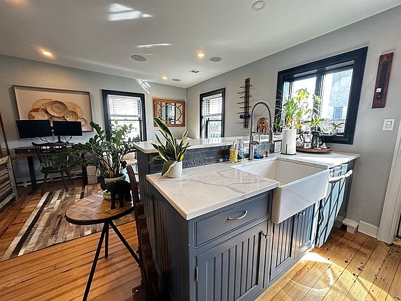 5th image of 10 Pompeii St #3
