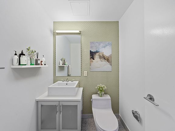 5th image of 1113 York Ave APT 32F