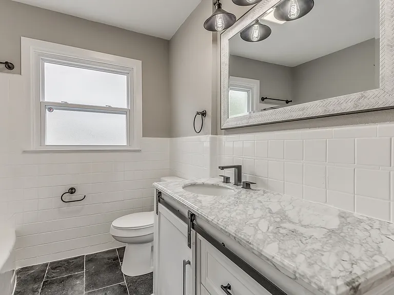 349 SE Rockwood Ave — Photo 32