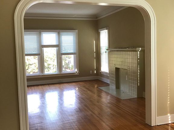 2nd image of 631 1/2 N Plymouth Blvd