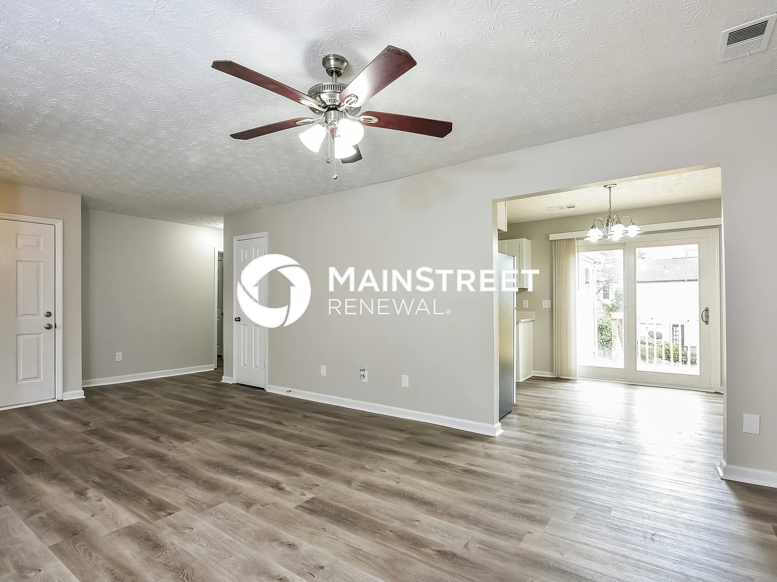 637 Woodcrest Manor Dr — Photo 4