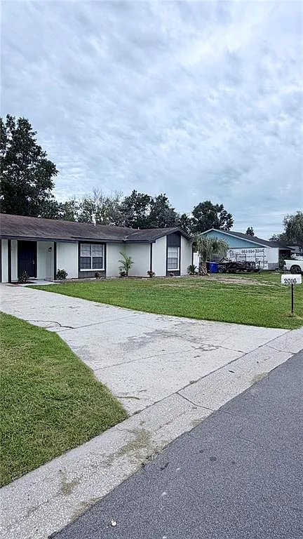3 bed, 2.0 bath, 1112 sqft, $2,300 — Photo 3