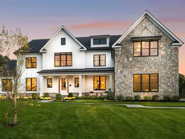 1 Sienna Court, Dix Hills, NY 11746