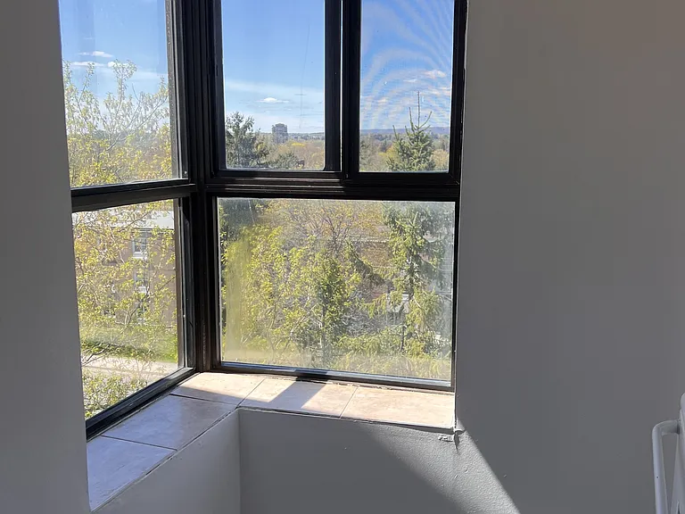 800 Riddell Ave N #502 — Photo 9