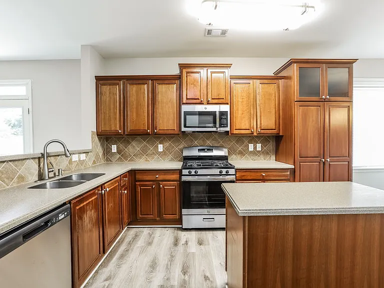 5485 Fieldfreen Dr — Photo 6