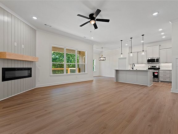 3rd image of 8 Settle Ln