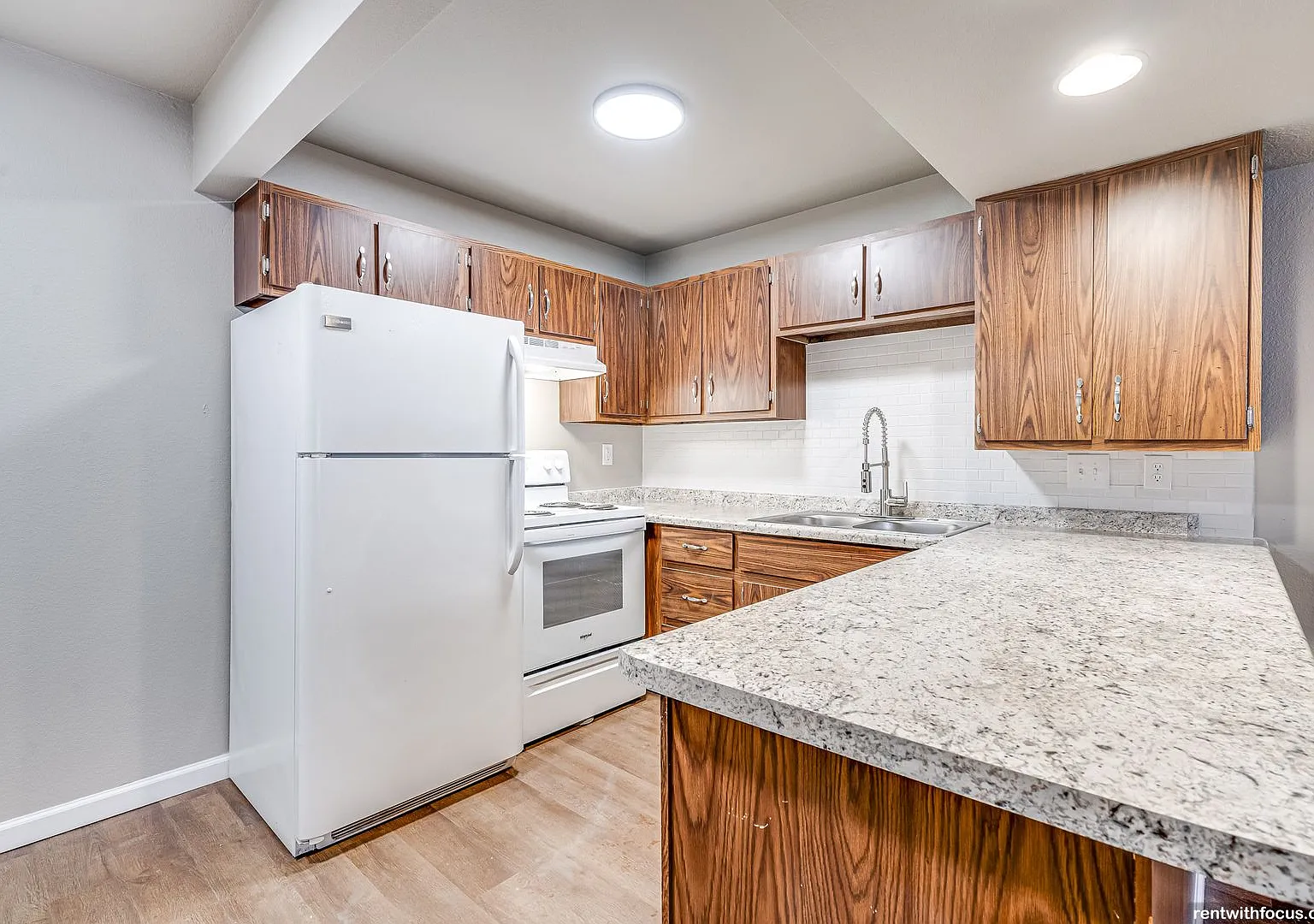 Stonecreek Apartments — Photo 1