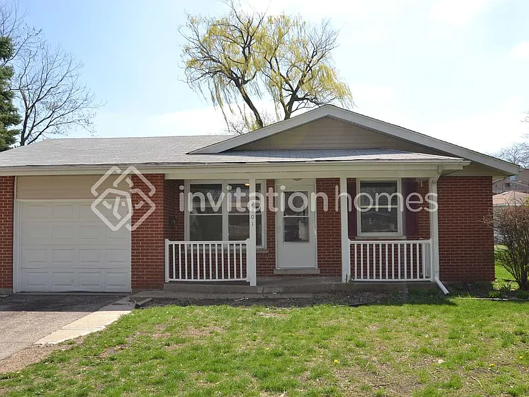 2401 Birch Ln — Photo 1