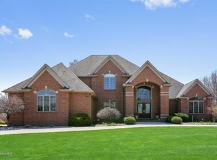 2872 Wyndwicke Dr, Saint Joseph, MI 49085