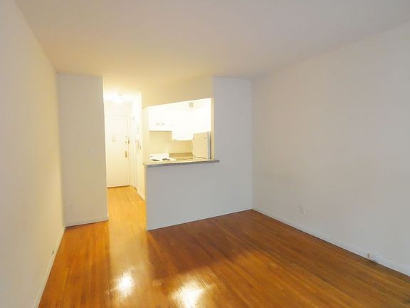 5th image of 315 E 85th St APT 2B