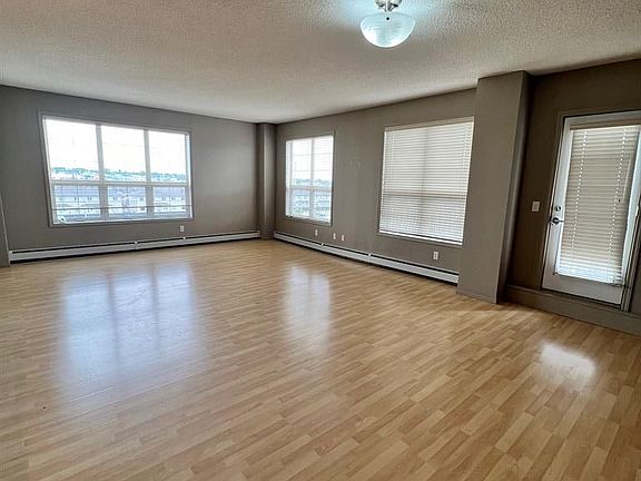 4th image of 12310 W 102nd St #408