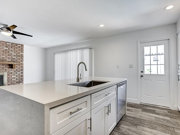 4th image of 2500 E Hermosa Dr