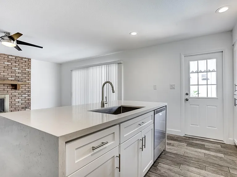 2500 E Hermosa Dr — Photo 4
