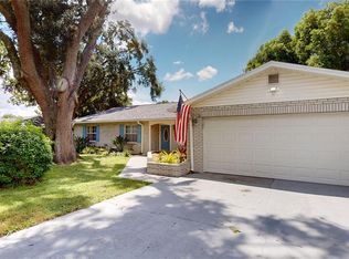 2207 Summitview Dr, Valrico, FL 33596