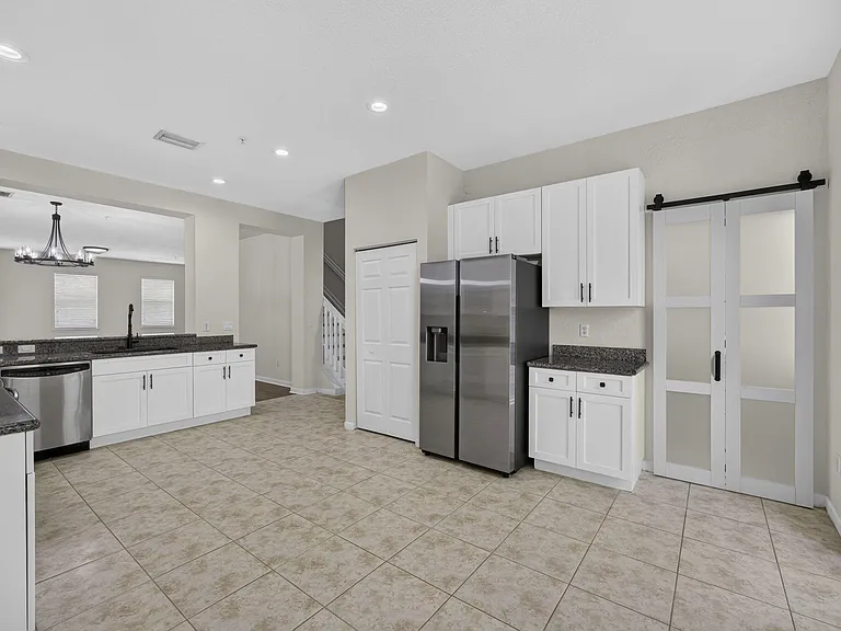 425 Greenwich Cir #204 — Photo 17