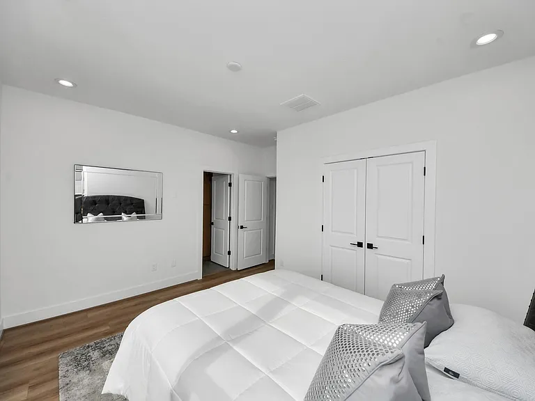 505 Middle St — Photo 32