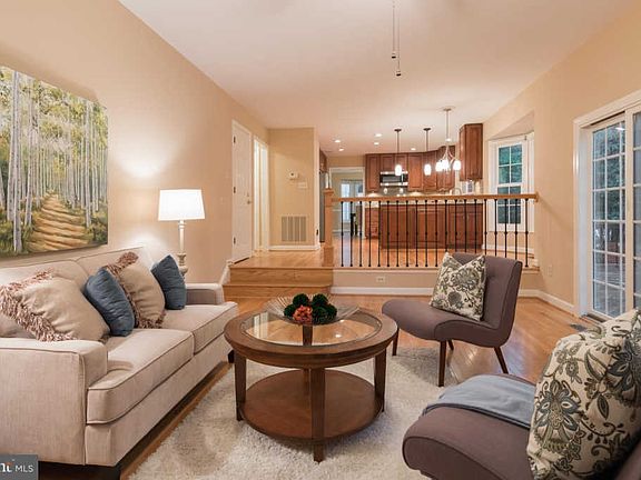 3rd image of 9704 Spanish Oak Ct