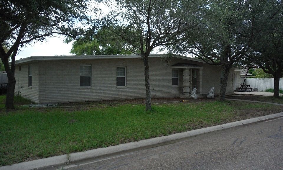 1st image of 1630 Sam Houston Dr